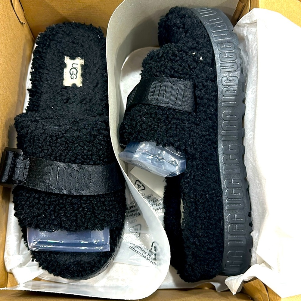 Bnwt Ugg slippers size women’s 9